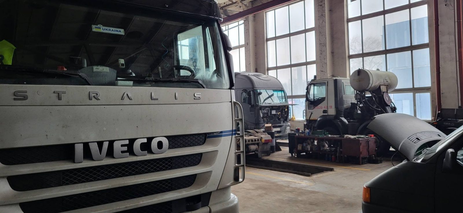 Ремонтний бокс із вантажівкою Iveco